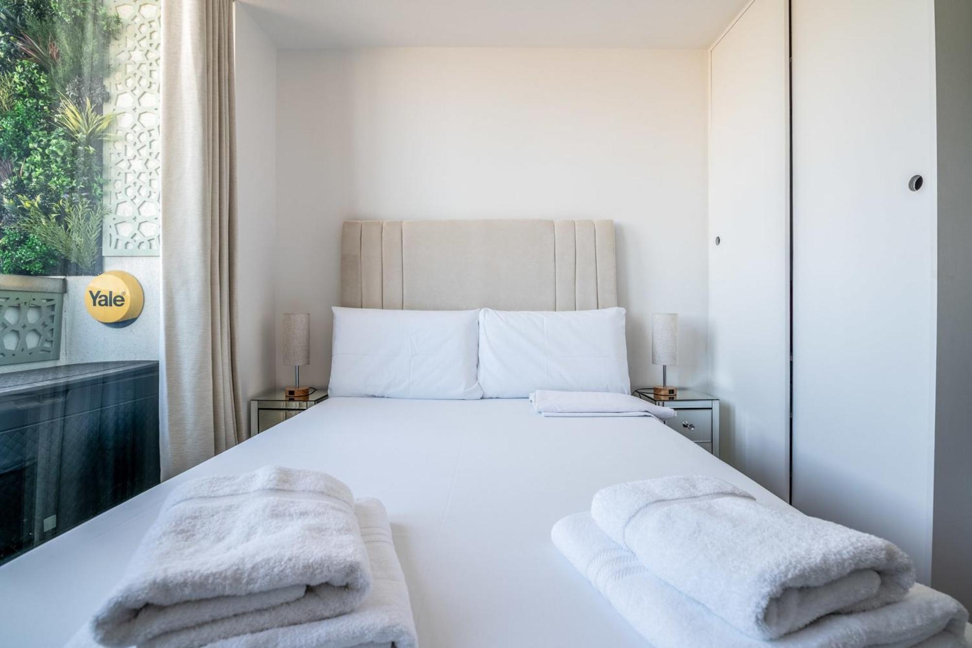 Canary Wharf Retreat With Free Secure Parking Лондон Екстер'єр фото