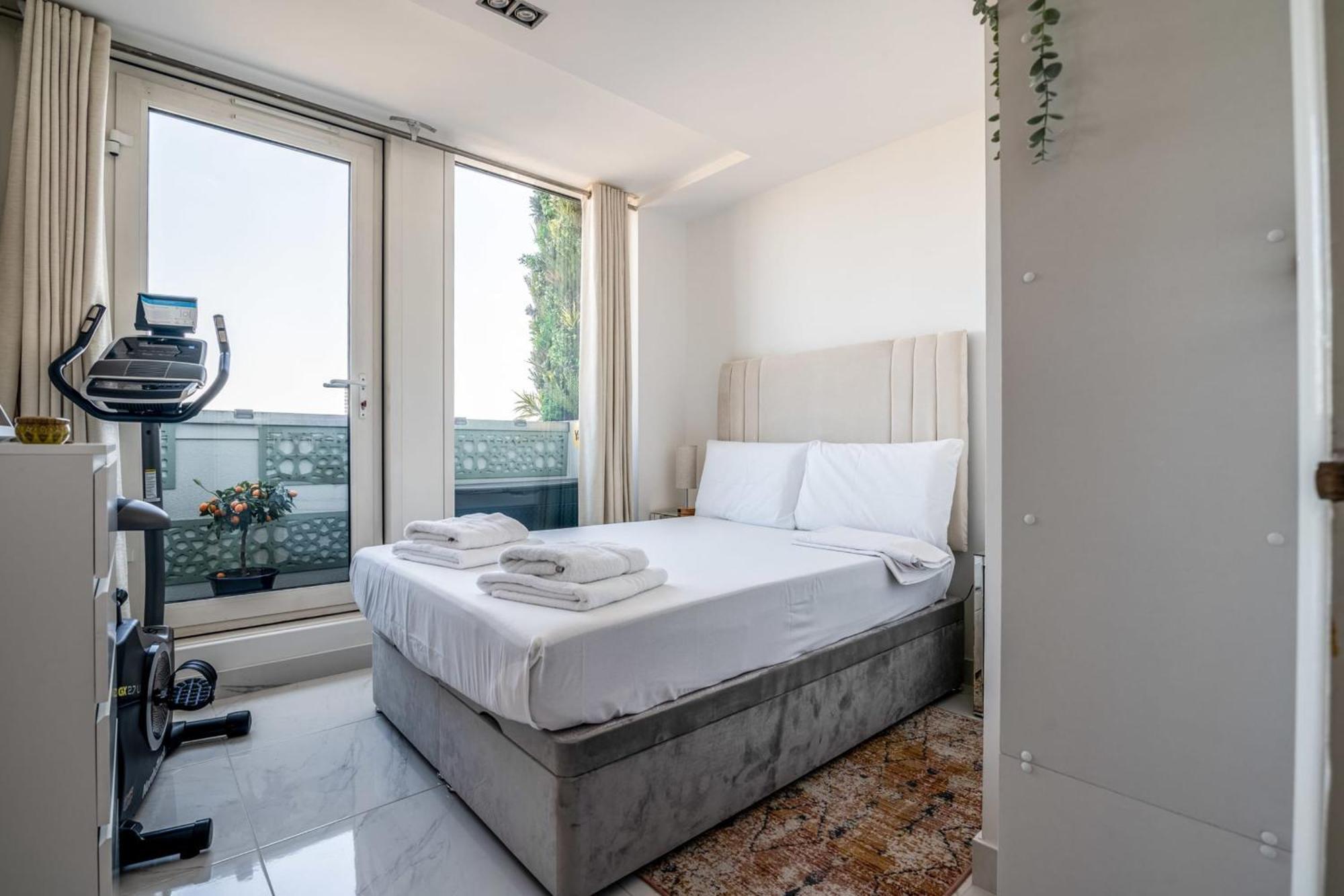 Canary Wharf Retreat With Free Secure Parking Лондон Екстер'єр фото