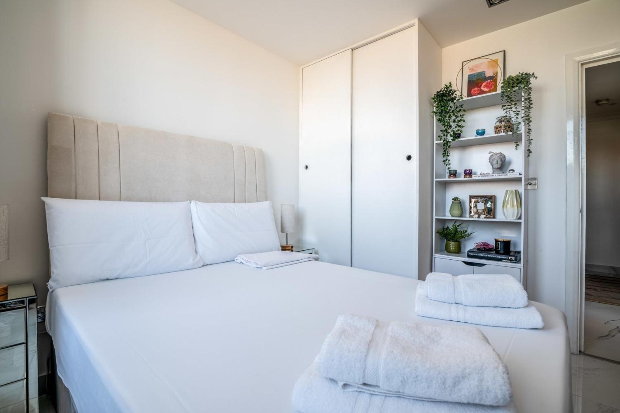 Canary Wharf Retreat With Free Secure Parking Лондон Екстер'єр фото
