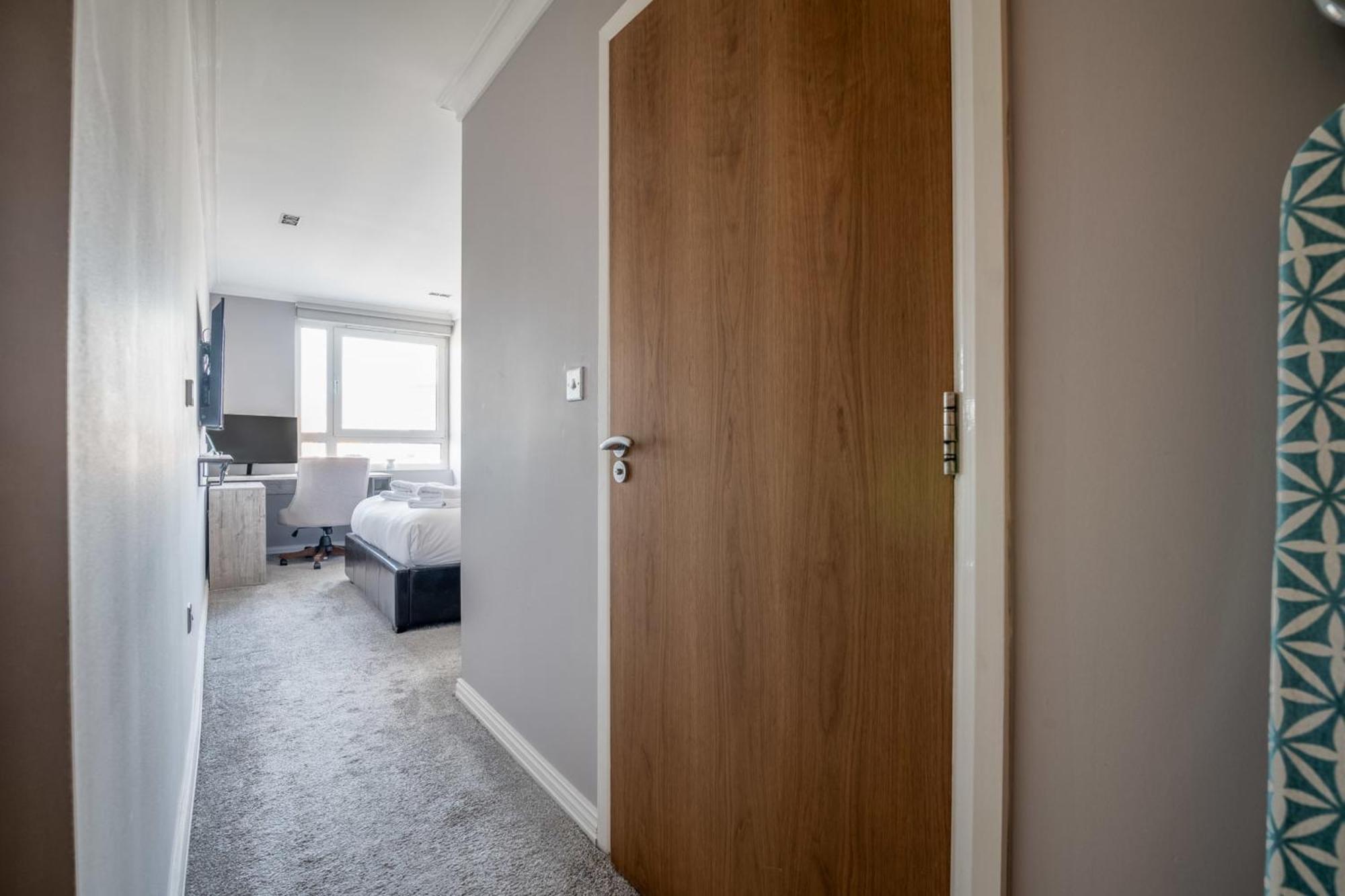 Canary Wharf Retreat With Free Secure Parking Лондон Екстер'єр фото